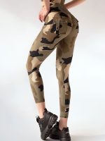Modelujące pośladki legginsy z kieszeniami w kamuflażu