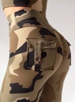 Modelujące legginsy kamuflażowe z kieszeniami i wysokim stanem Peach Pump