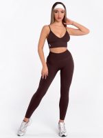 Спортен кафяв комплект клин и бюстие с V деколте