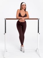 Кафяв безшевен дамски спортен комплект от две части клин и бюстие с подплънки
